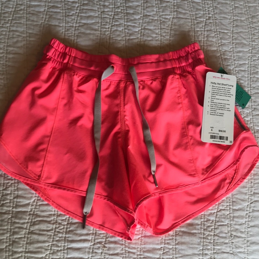 Lululemon NWT Hotty Hot Short